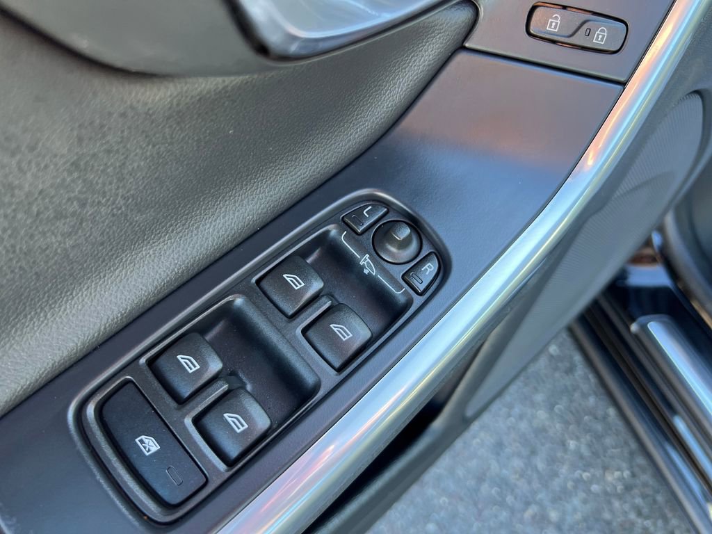 Used 2015 Volvo V60 T5 Premier w/ Convenience Package image 16