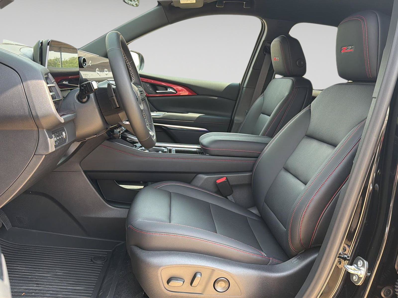 New 2026 Chevrolet Traverse Z71 w/ LPO, Floor Liner Package AWD/4WD image 9