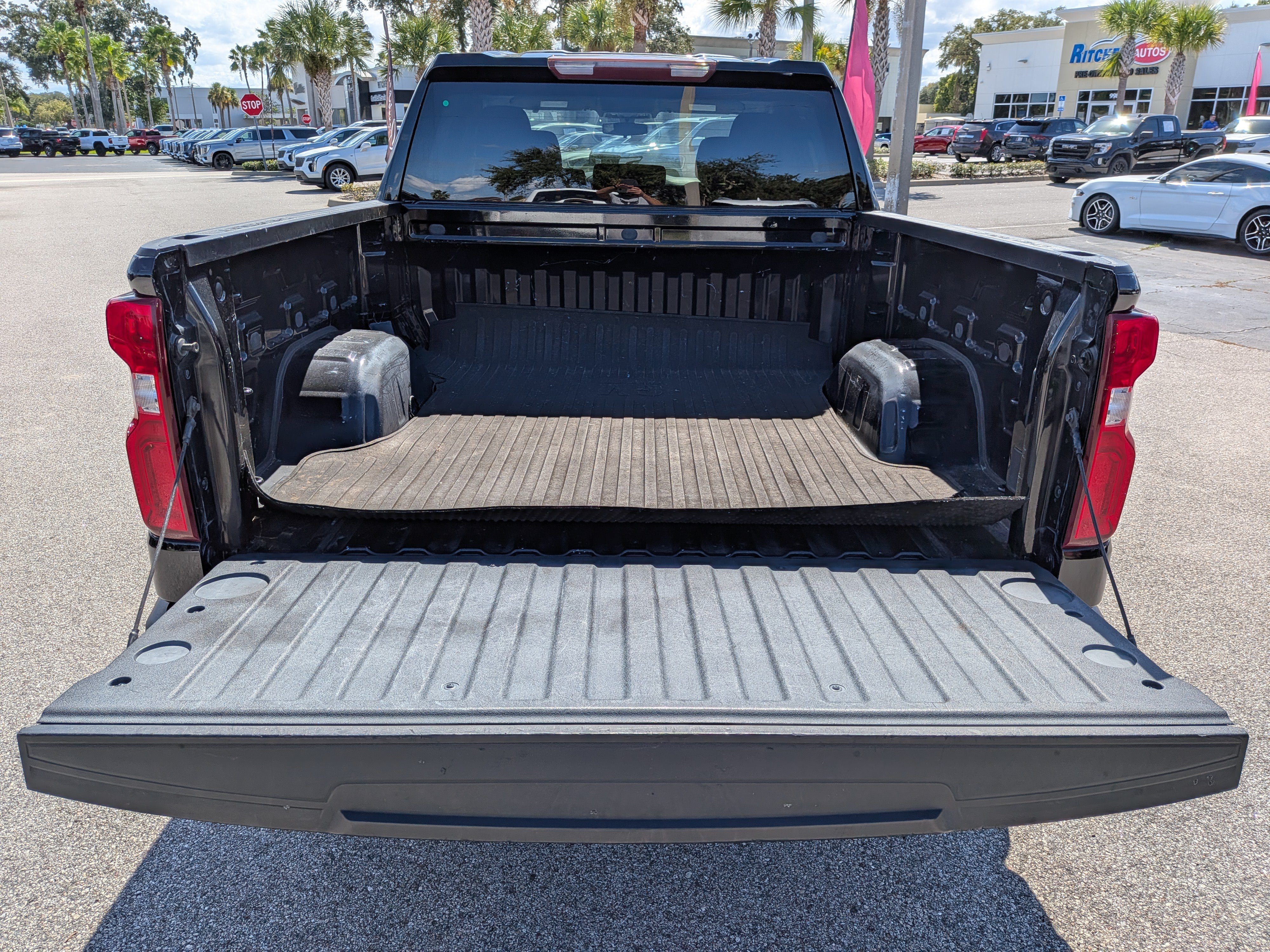 Certified 2020 Chevrolet Silverado 1500 Custom w/ Custom Value Package AWD/4WD image 18