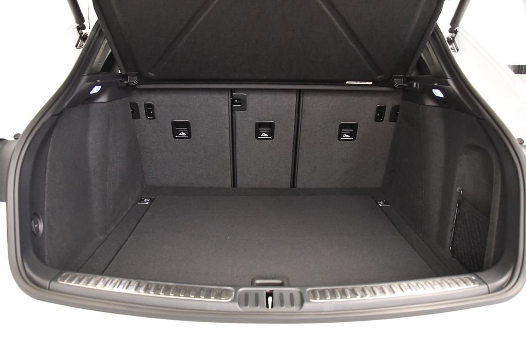 Used 2025 Porsche Macan image 52