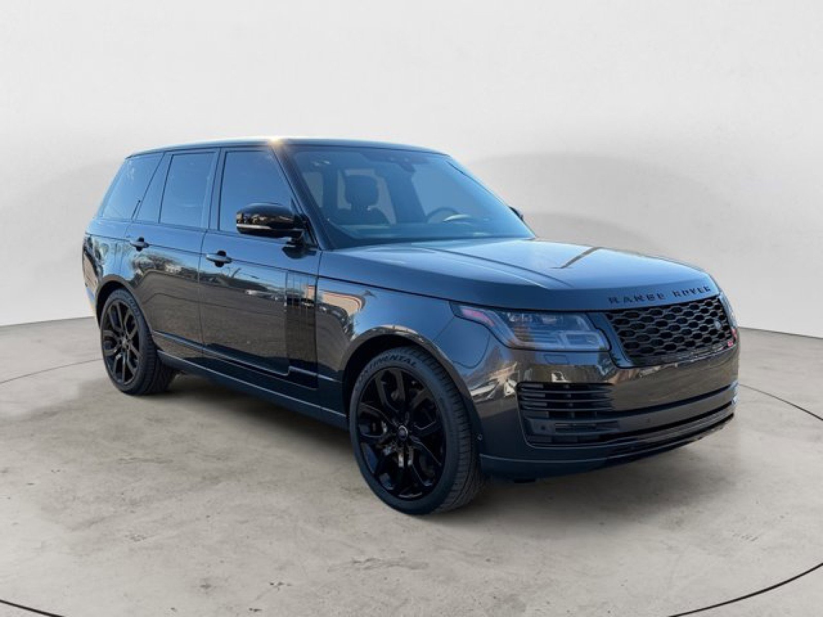 Used 2020 Land Rover Range Rover HSE image 2