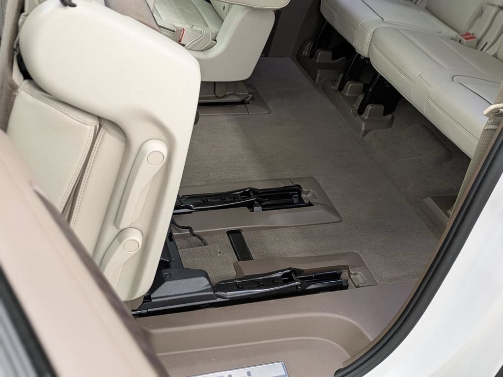 Used 2022 GMC Yukon XL Denali AWD/4WD image 38