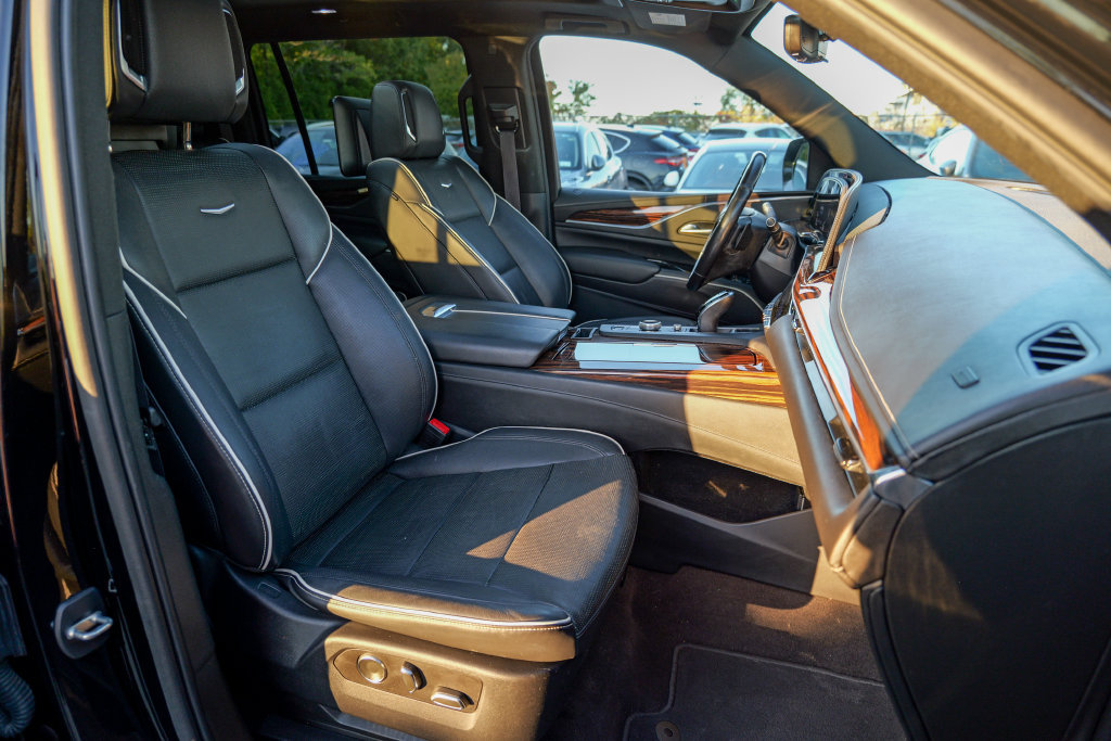 Used 2021 Cadillac Escalade ESV Premium Luxury w/ Driver Assist Tech Package AWD/4WD image 35