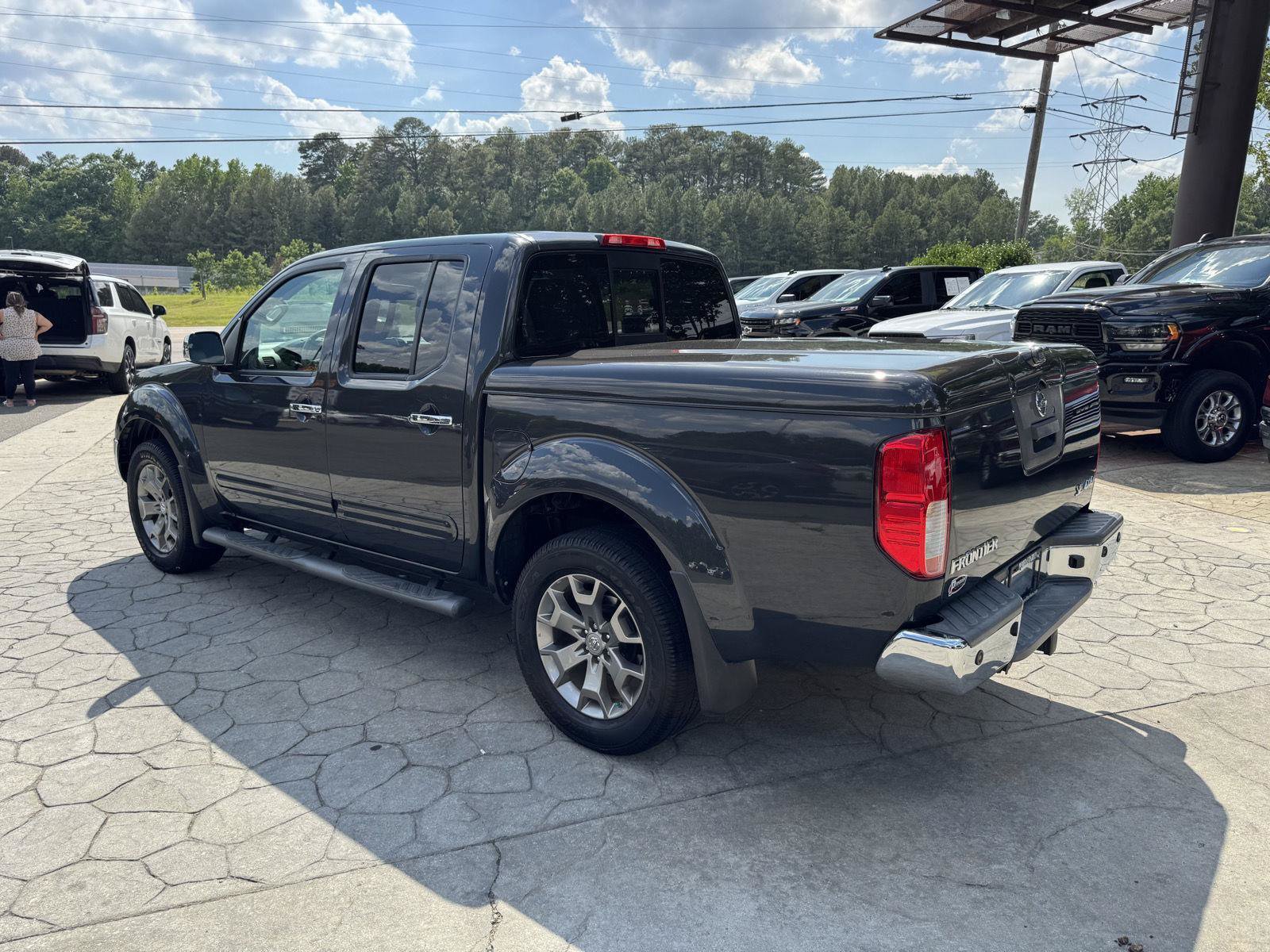 Used 2015 Nissan Frontier SL AWD/4WD image 10
