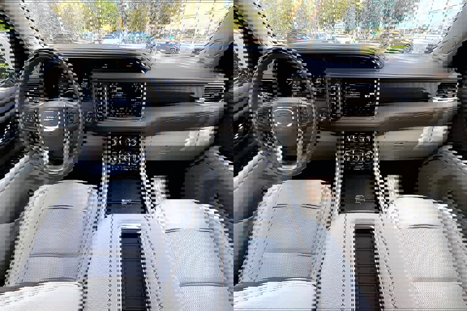 Used 2024 GMC Yukon Denali w/ Advanced Technology Package image 16