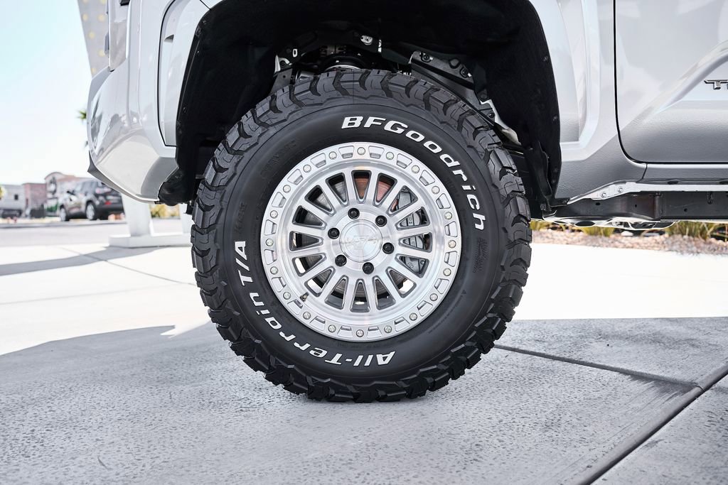 Used 2025 Toyota Tacoma SR5 image 3