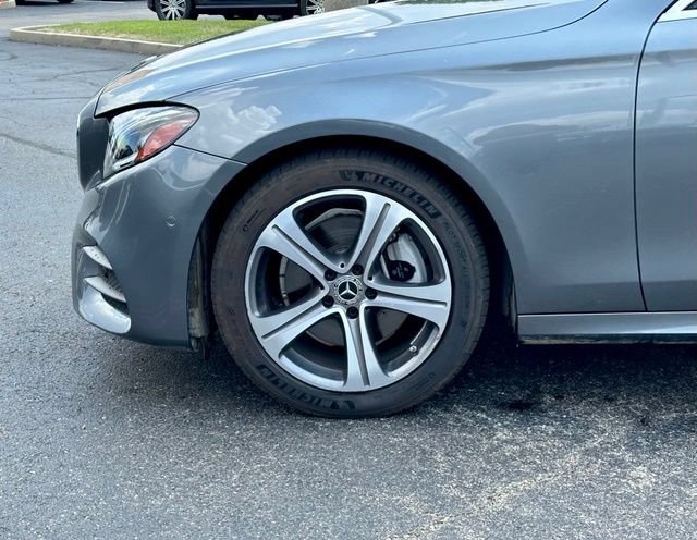 Certified 2019 Mercedes-Benz E 300 4MATIC image 9