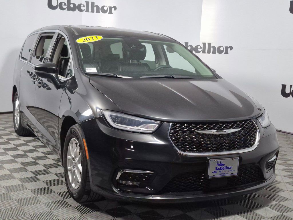 Used 2023 Chrysler Pacifica Touring-L