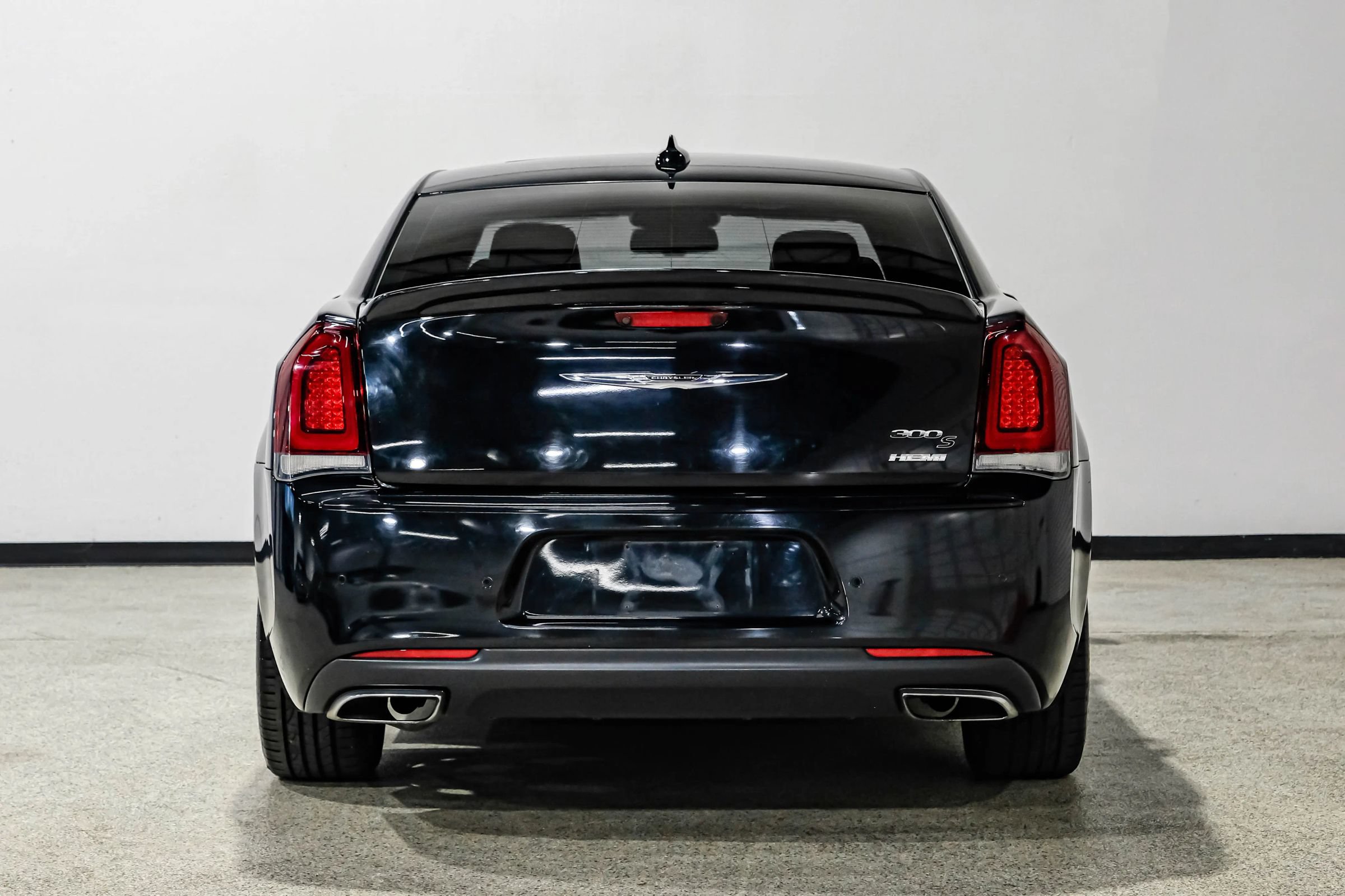 Used 2015 Chrysler 300 S w/ 300S Premium Group RWD image 7