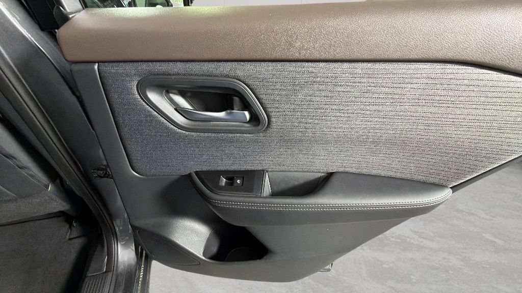 Used 2021 Nissan Rogue SV FWD image 31