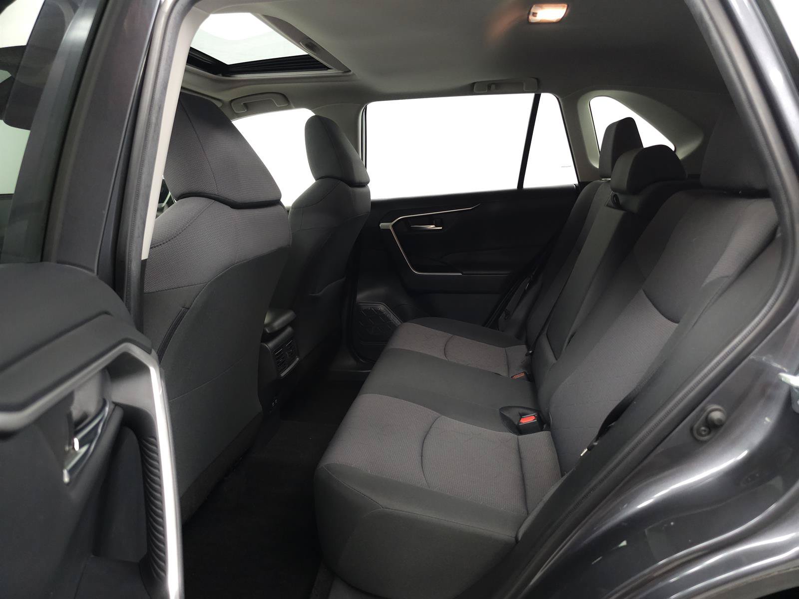 Used 2019 Toyota RAV4 XLE w/ Convenience Package AWD/4WD image 5