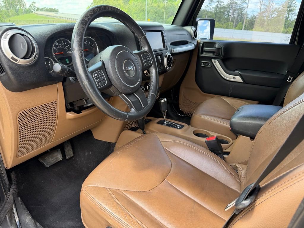 Used 2015 Jeep Wrangler Unlimited Sahara w/ Max Tow Package AWD/4WD image 12