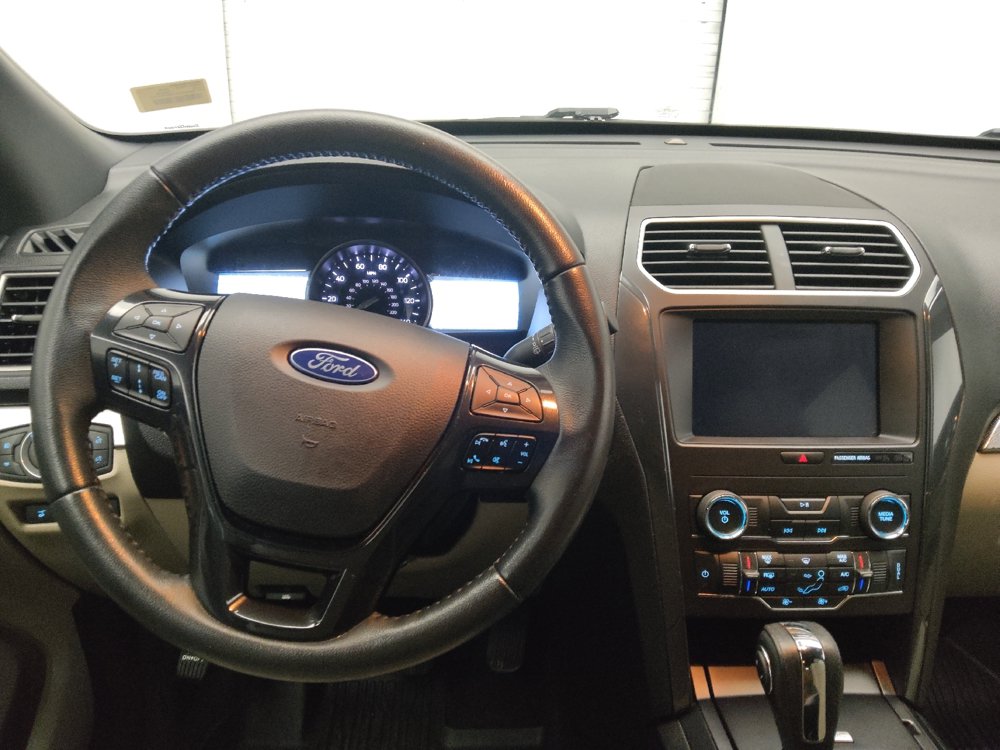 Used 2018 Ford Explorer XLT w/ Equipment Group 201A AWD/4WD image 22