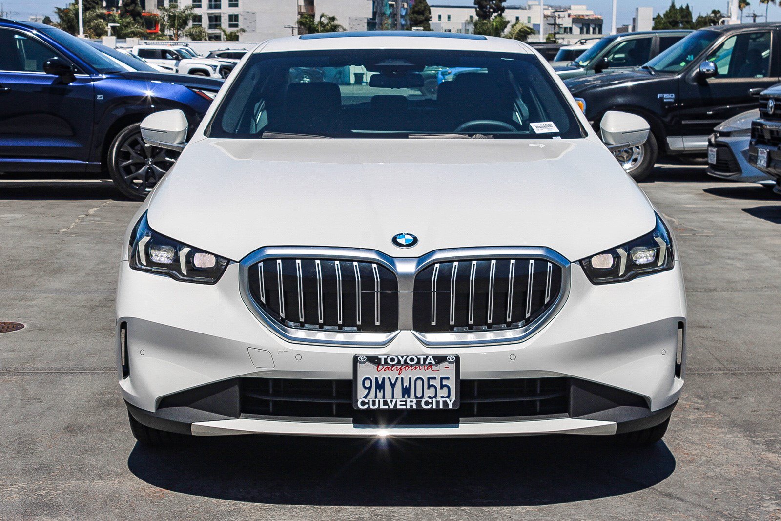 Used 2024 BMW 530i w/ Convenience Package RWD image 2