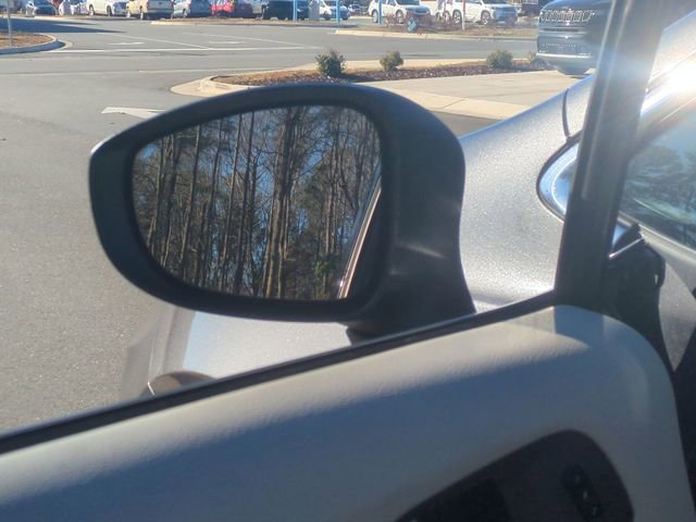 Used 2023 Chrysler Pacifica Touring-L image 21