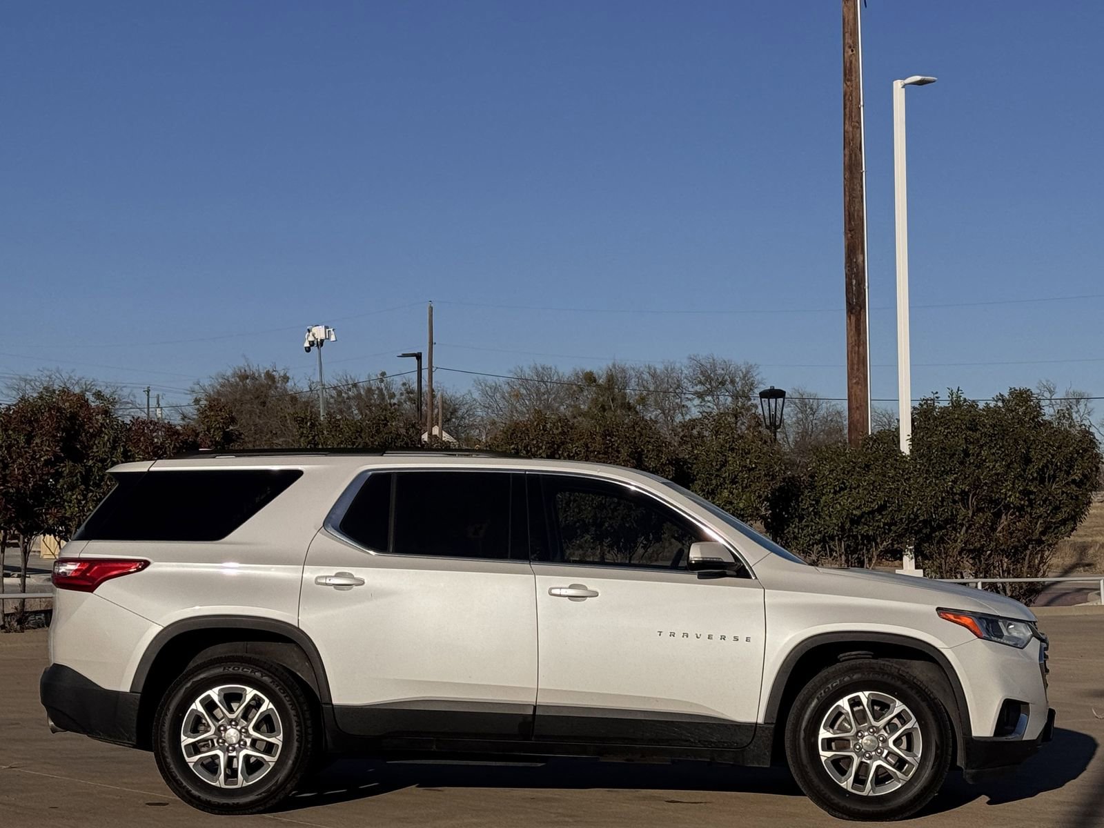 Used 2019 Chevrolet Traverse LT image 3