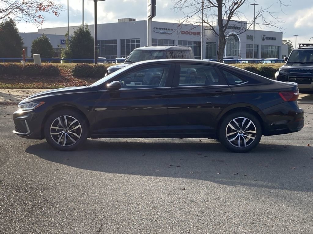 New 2026 Volkswagen Jetta SE image 2