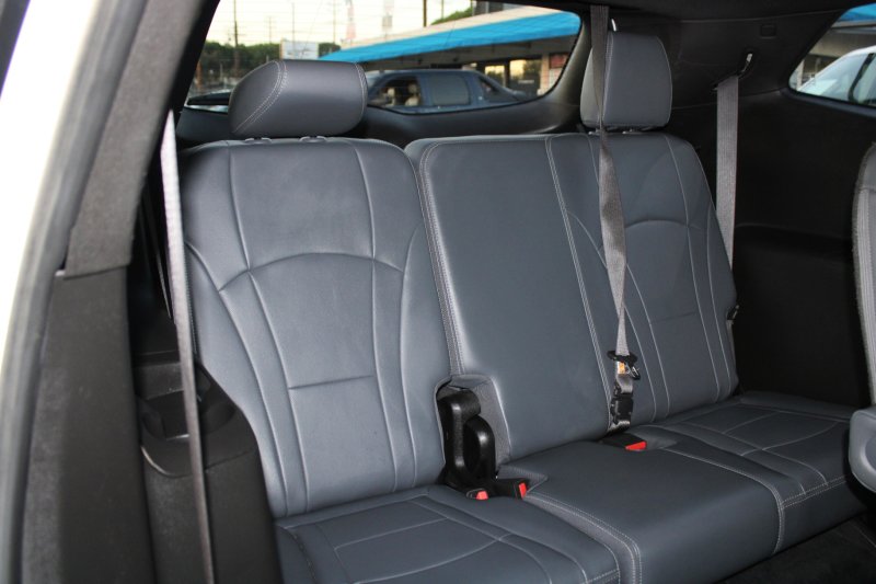 Used 2022 Buick Enclave Essence image 11