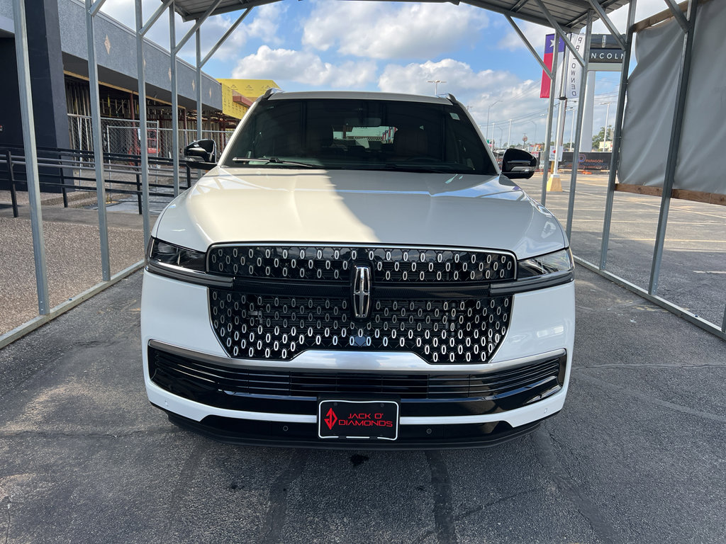 New 2025 Lincoln Navigator L Reserve image 2