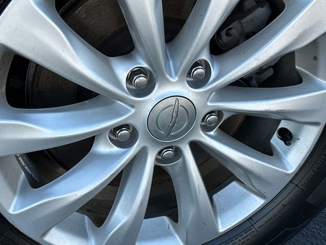 Used 2019 Chrysler Pacifica Touring-L FWD image 29