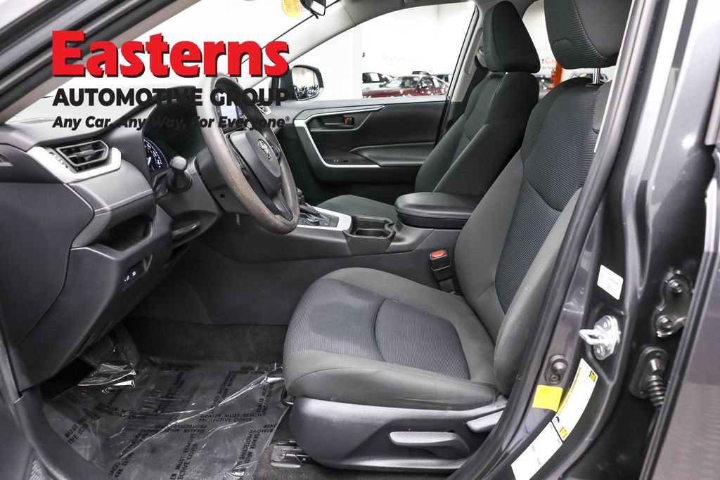 Used 2021 Toyota RAV4 LE image 14