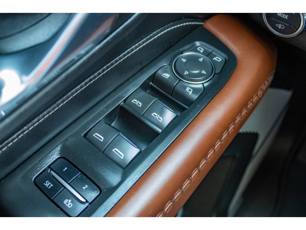 Used 2023 GMC Yukon Denali Ultimate AWD/4WD image 34