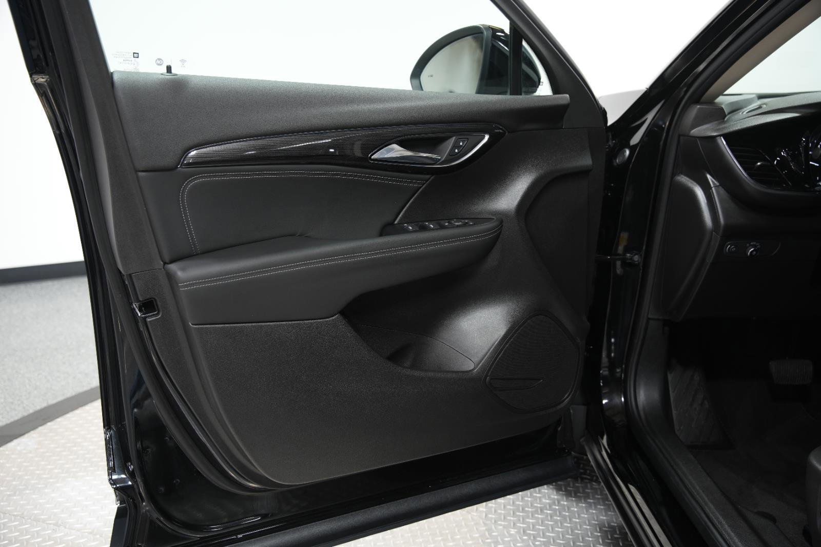 Used 2023 Buick Envision Preferred image 23