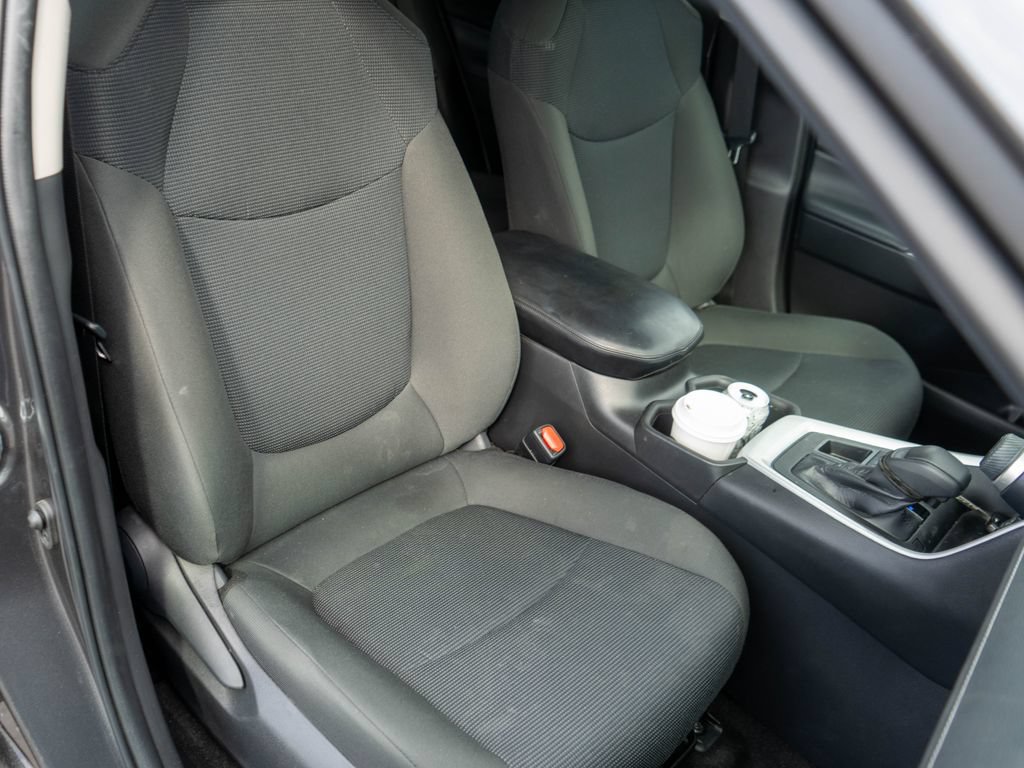 Used 2023 Toyota RAV4 LE AWD/4WD image 9