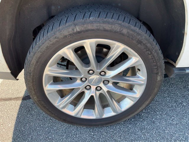 Used 2018 Cadillac Escalade ESV Platinum AWD/4WD image 10