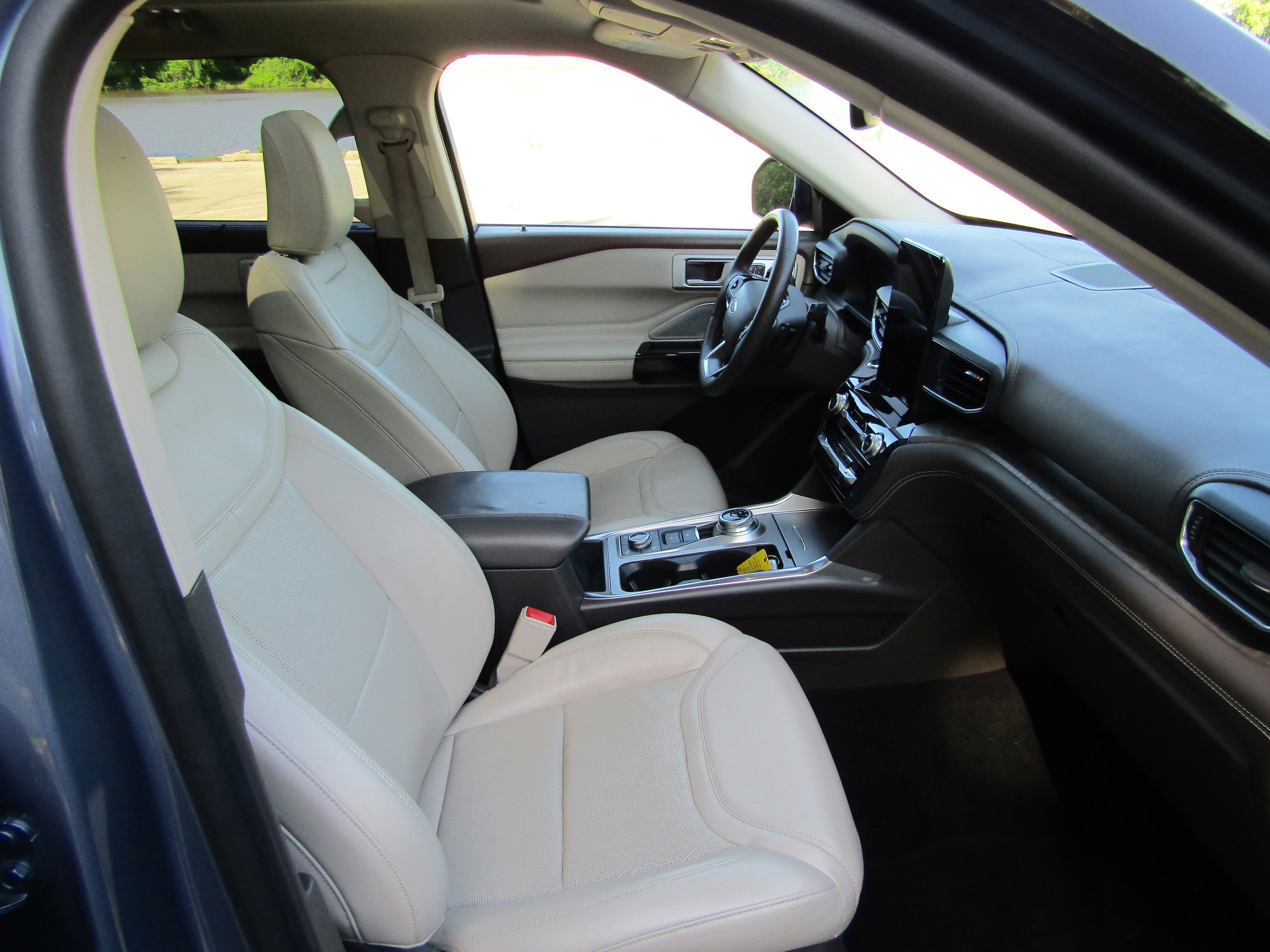 Used 2021 Ford Explorer Platinum w/ Equipment Group 601A AWD/4WD image 19