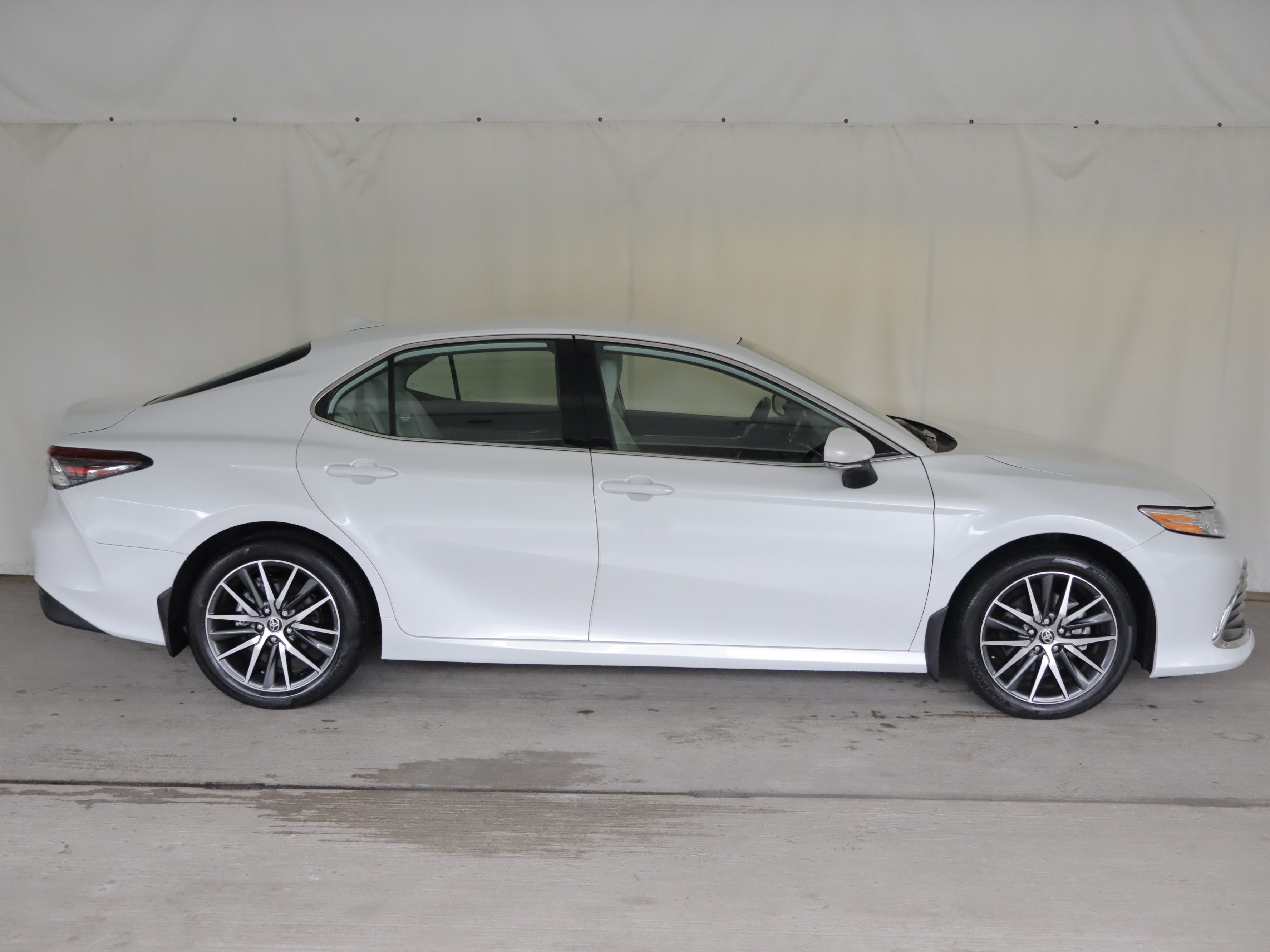 Used 2023 Toyota Camry XLE AWD/4WD image 4