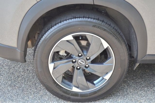 Used 2024 Nissan Rogue SV AWD/4WD image 11