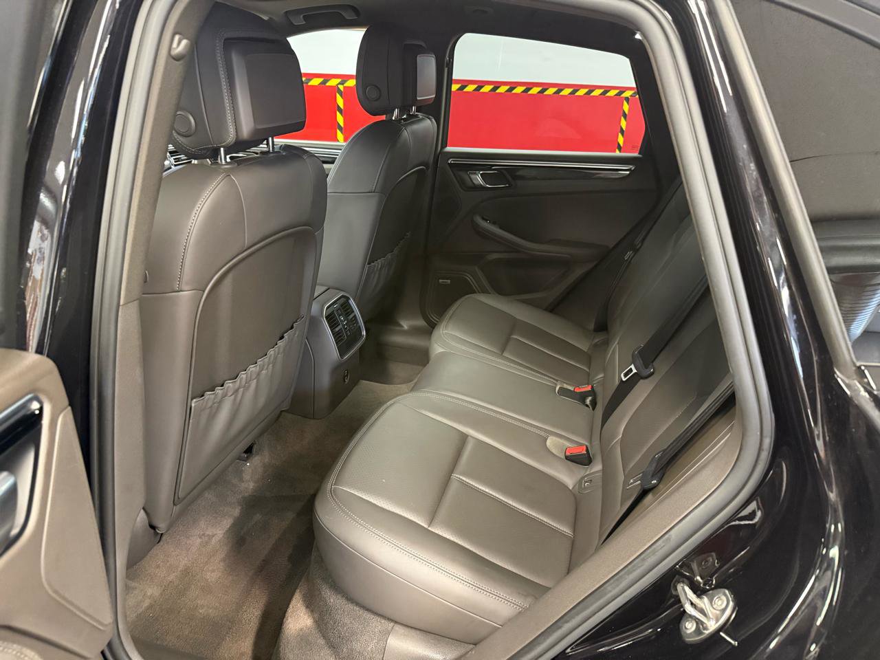 Used 2021 Porsche Macan S AWD/4WD image 36