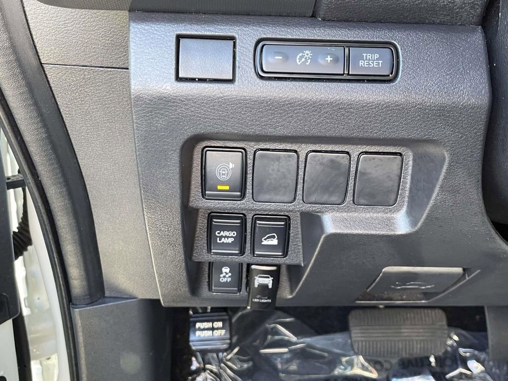 Used 2024 Nissan Frontier SV w/ Technology Package image 18