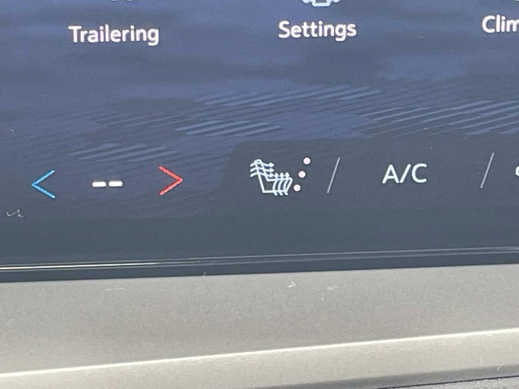 Used 2024 Chevrolet Traverse LT w/ Midnight/Sport Edition image 22