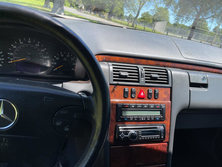 Used 2002 Mercedes-Benz E 320 4MATIC Wagon image 10