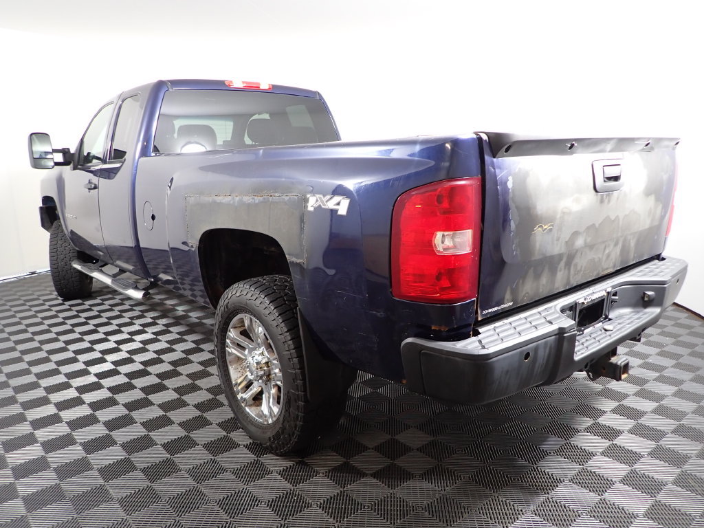 Used 2009 Chevrolet Silverado 3500 LT w/ Interior Plus Package AWD/4WD image 11