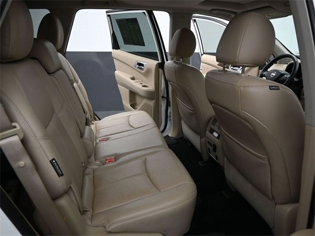 Used 2019 Nissan Pathfinder Platinum image 11