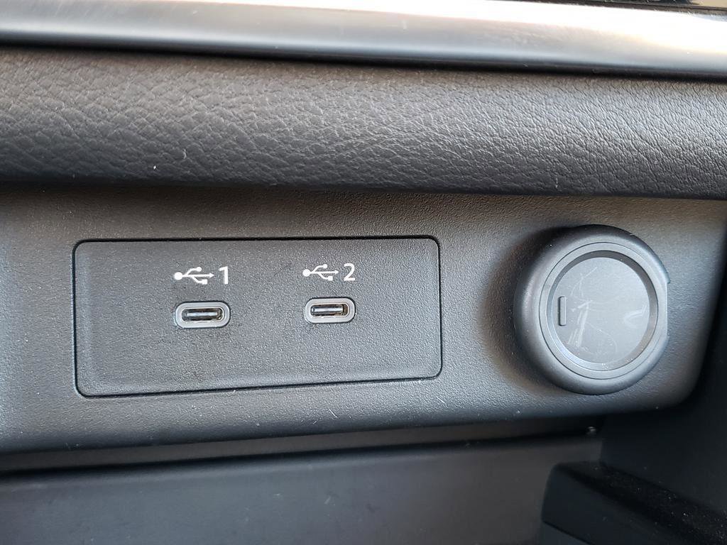 Used 2025 Nissan Rogue S image 31