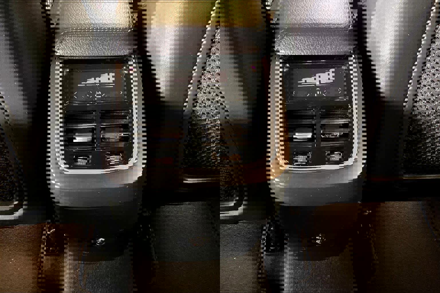 Used 2018 Volvo XC60 T5 Inscription w/ Convenience Package image 33