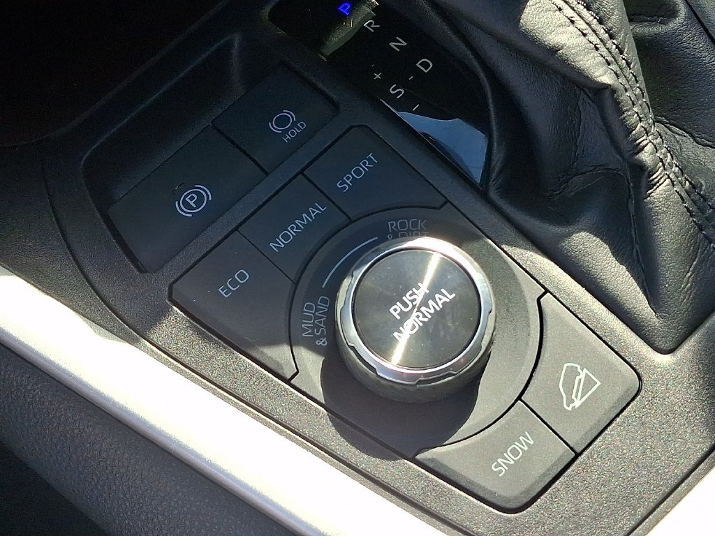 Used 2022 Toyota RAV4 Limited AWD/4WD image 24