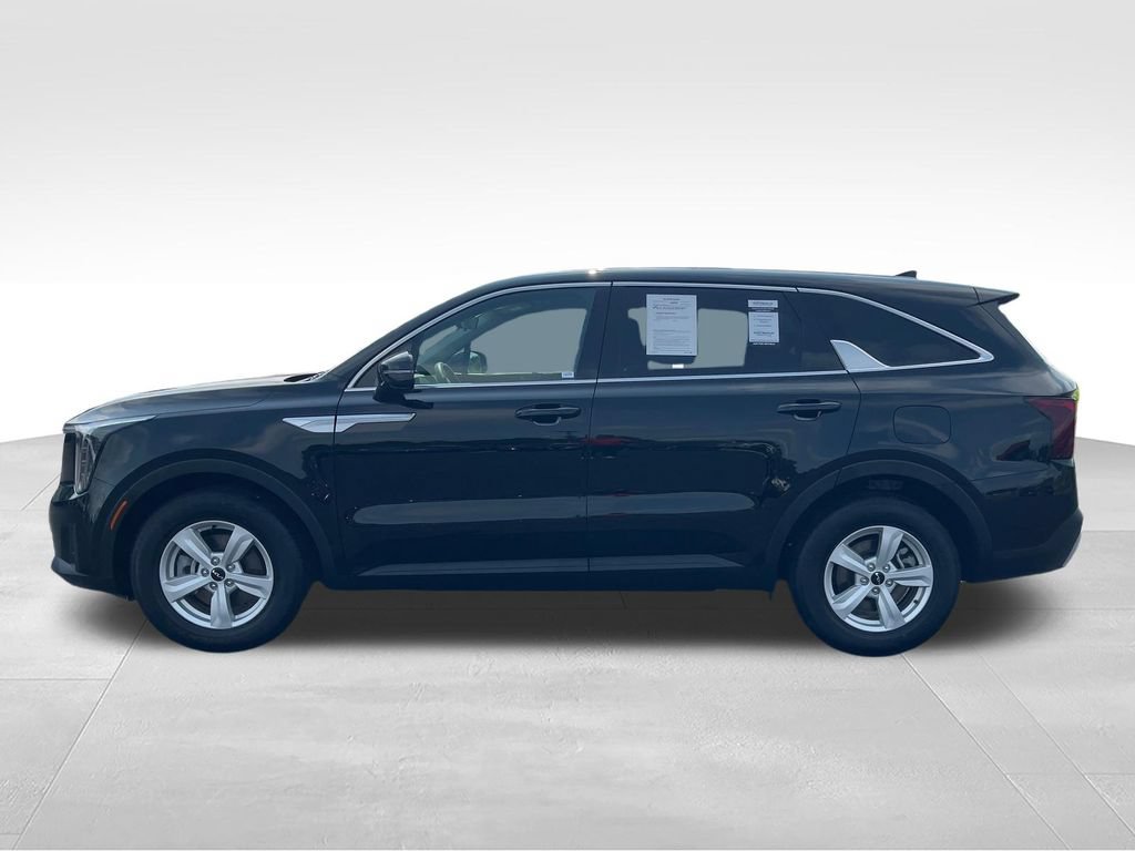 Used 2026 Kia Sorento LX FWD image 2