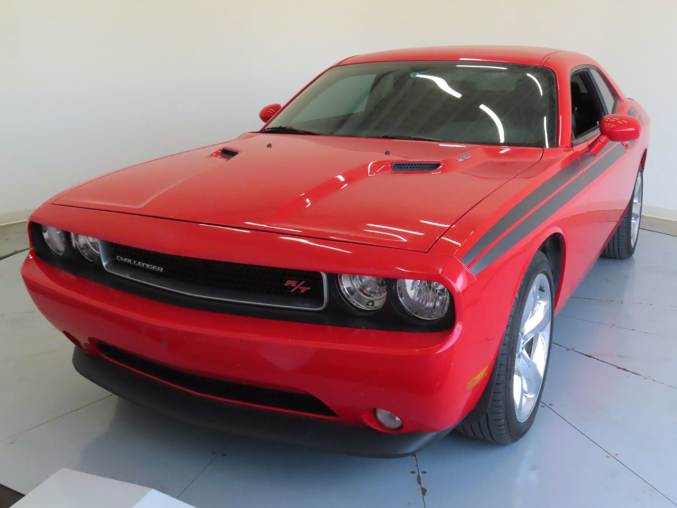 Used 2013 Dodge Challenger R/T Plus image 9