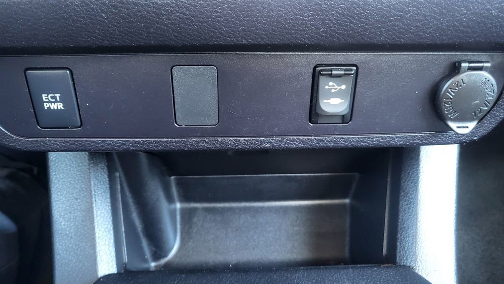 Used 2017 Toyota Tacoma SR image 33