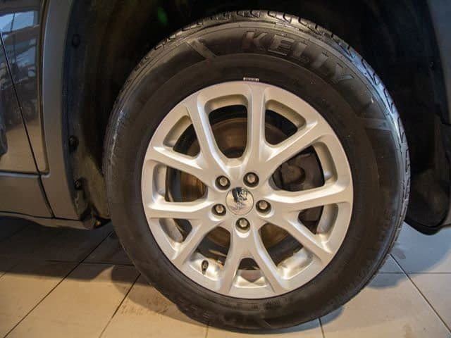 Used 2017 Jeep Cherokee Latitude w/ Cold Weather Group image 33