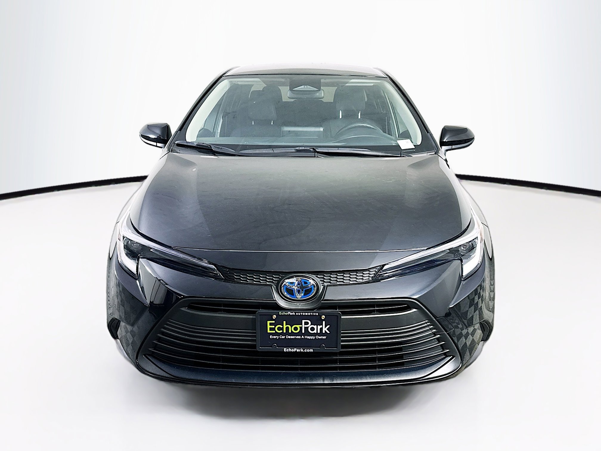 Used 2025 Toyota Corolla LE image 2