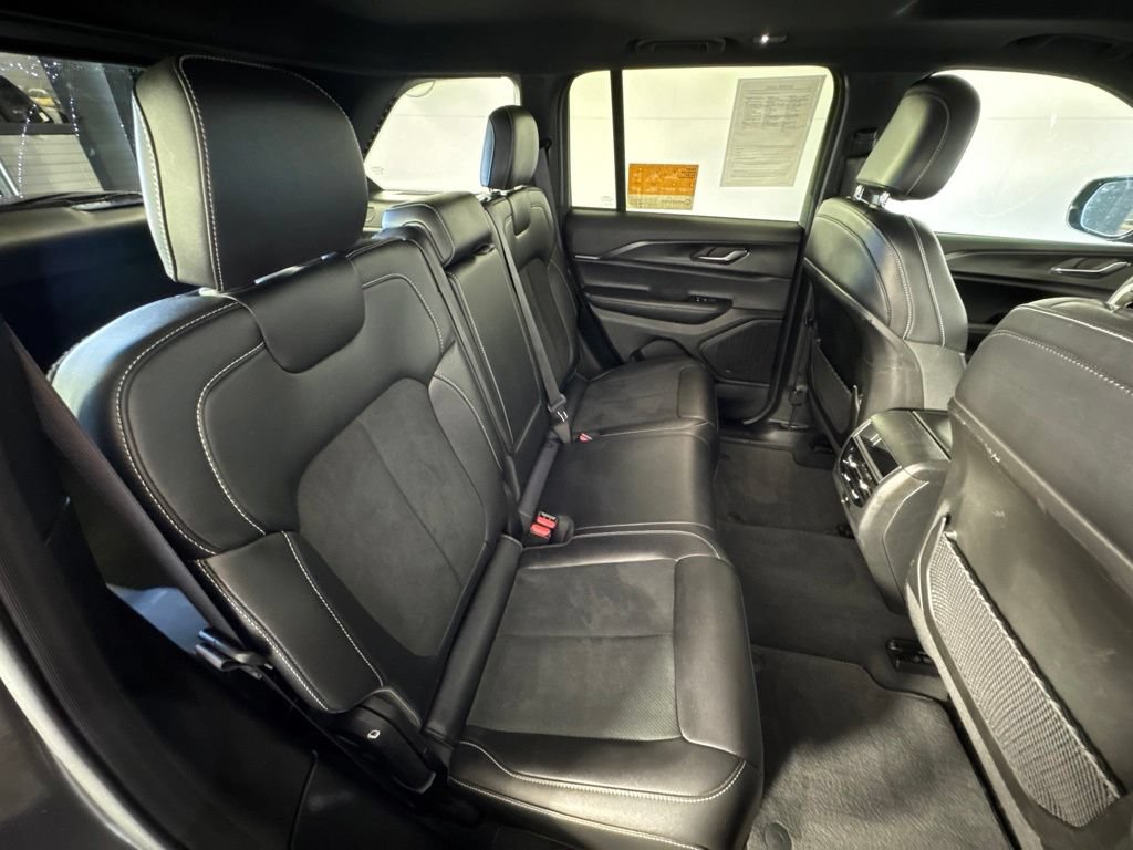 Certified 2025 Jeep Grand Cherokee Altitude AWD/4WD image 40