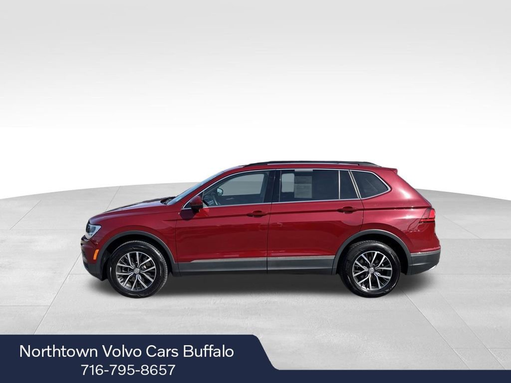 Used 2020 Volkswagen Tiguan SE w/ Panoramic Sunroof Package image 2