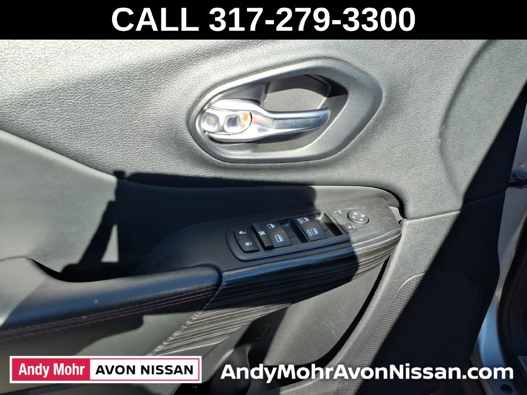 Used 2014 Jeep Cherokee Trailhawk w/ Comfort/Convenience Group AWD/4WD image 16