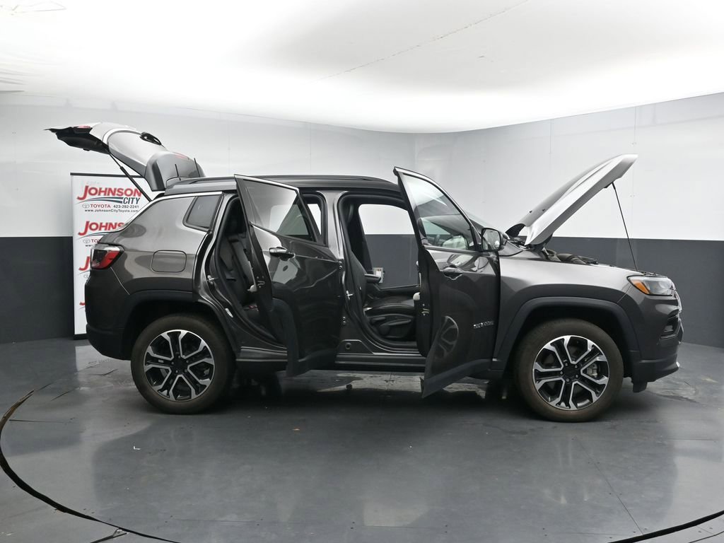 Used 2023 Jeep Compass Limited image 27